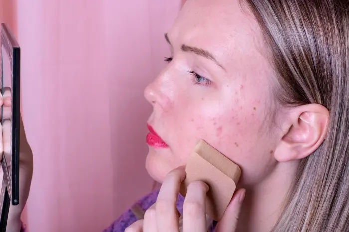 Cara Menghilangkan Bekas Jerawat dengan Make Up yang Natural